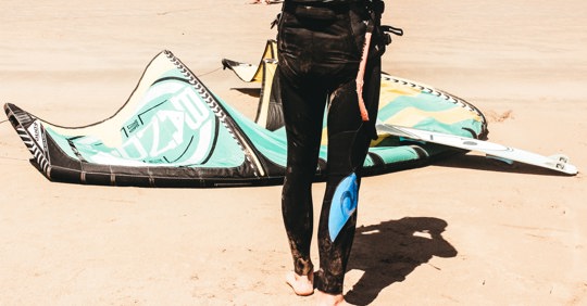 kite surfing - kite på stranden