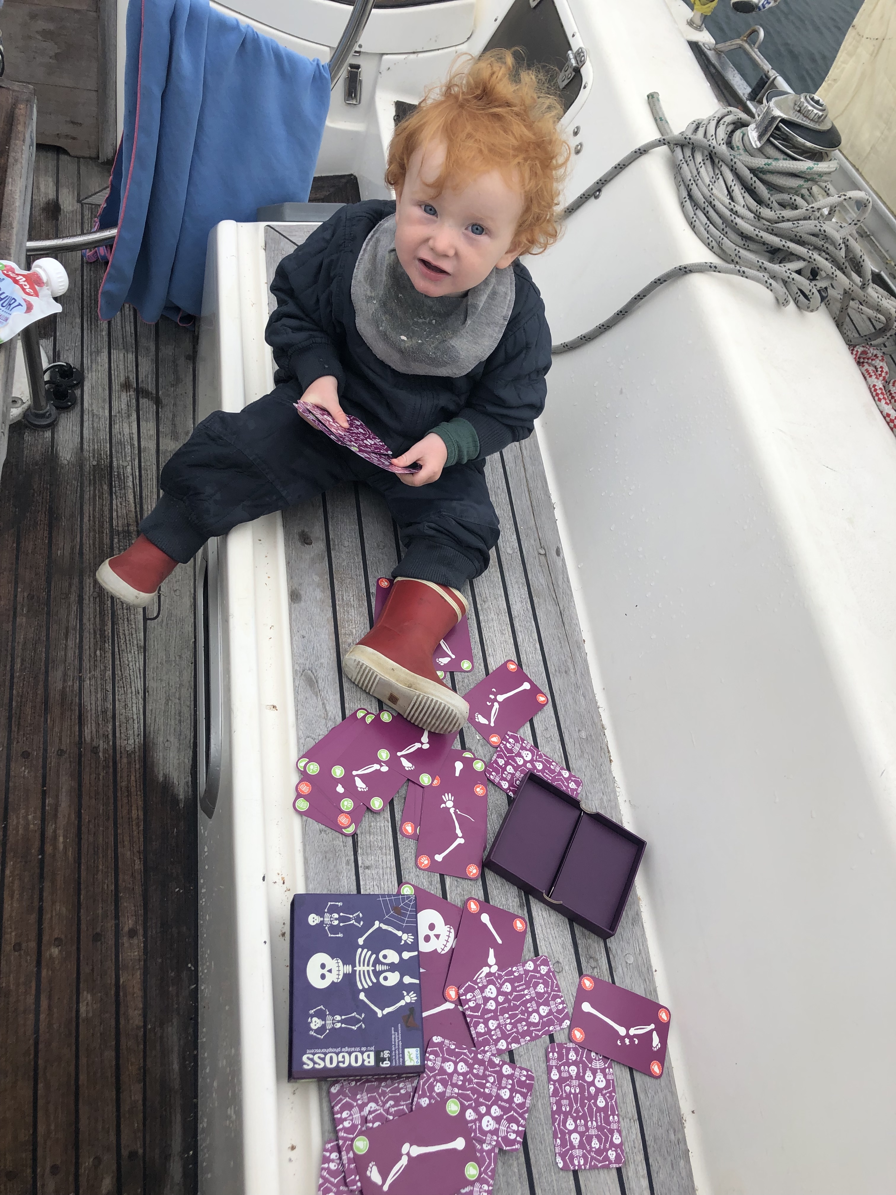 leg i cockpittet - sejlads med børn